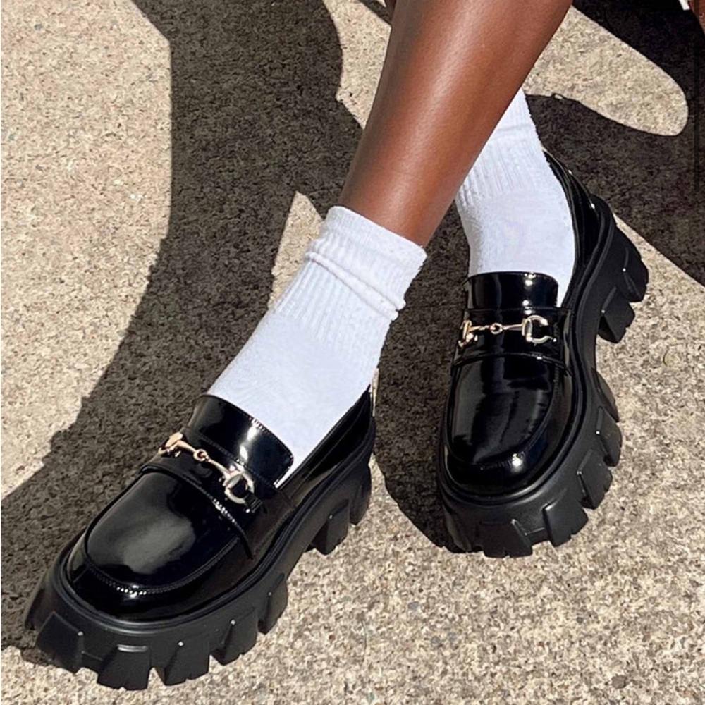 Princess Polly PENNY LANE LOAFERS BLACK HIGH SHINE
Size 6
NWOT